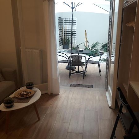 אתונה Studio Posh With Garden In Kolonaki מראה חיצוני תמונה