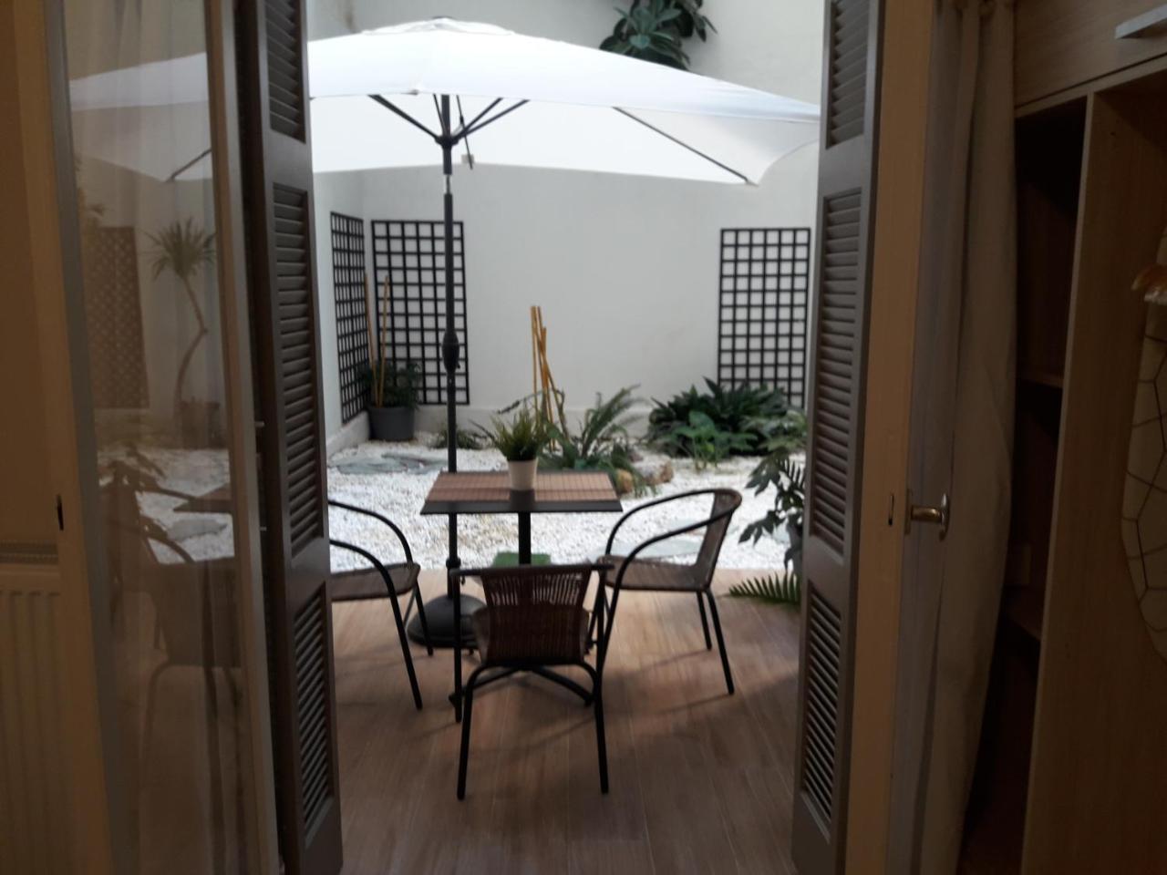 אתונה Studio Posh With Garden In Kolonaki מראה חיצוני תמונה